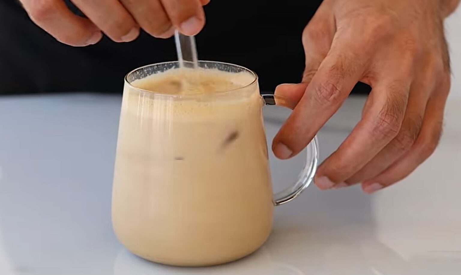 Il nuovo trend virale in cucina tutto da provare? Il caffè alla tahina caffè alla tahina