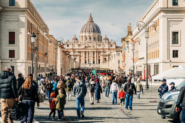 La Basilica di San Pietro vista da Piazza Pia a Roma