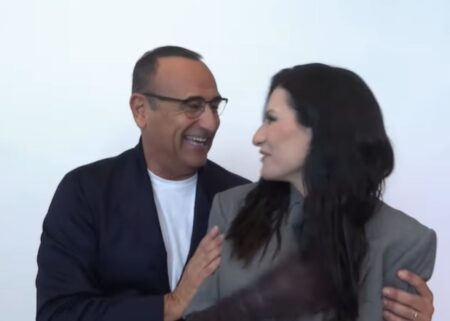 Laura Pausini a Sanremo 2026: “Conti mi ha convinta cantando “La solitudine” per 30 giorni, stonando” laura pausini
