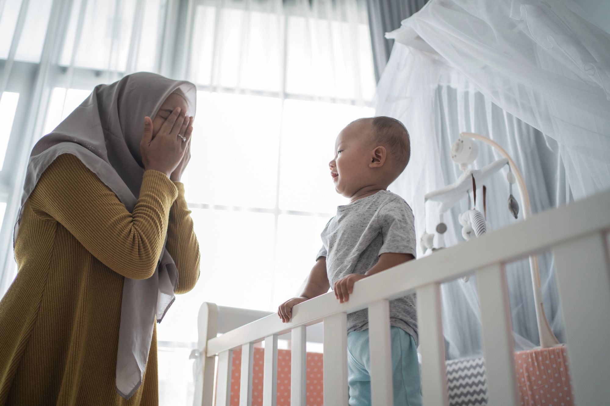 mamma che fa bubu settete al figlio