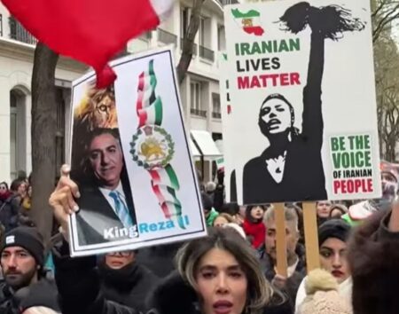 proteste per il popolo iraniano a Parigi