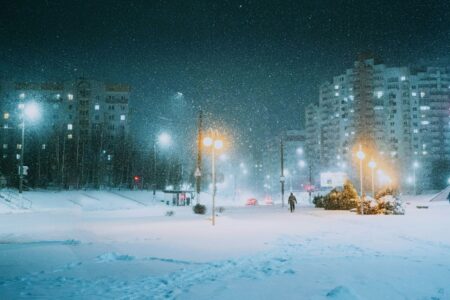tempesta di neve su città