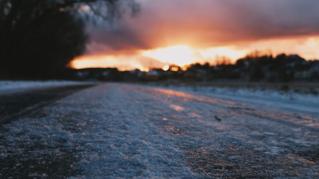 una strada ghiacciata
