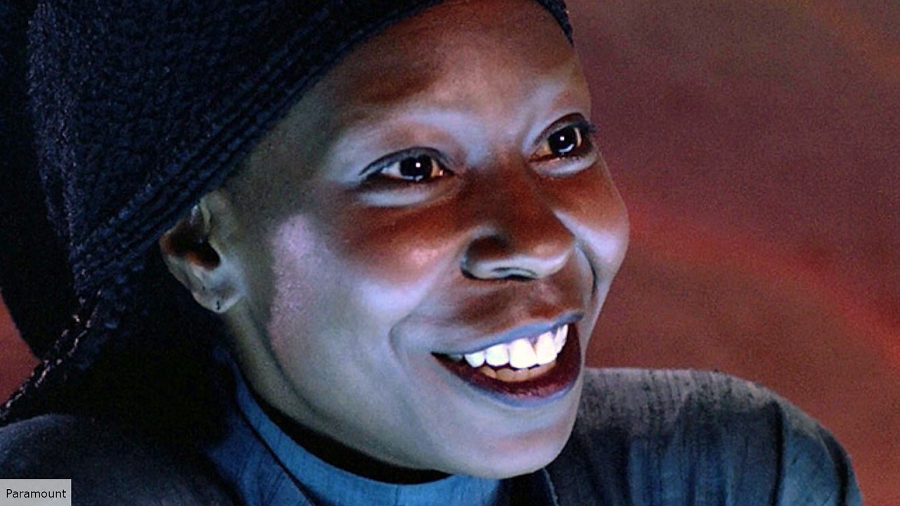 Whoopi Goldberg interpreta Guinan in Star Trek: The Next Generation