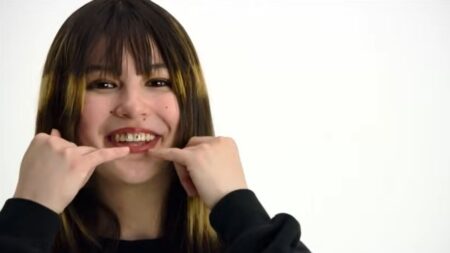 Alysa Liu mostra il suo smiley