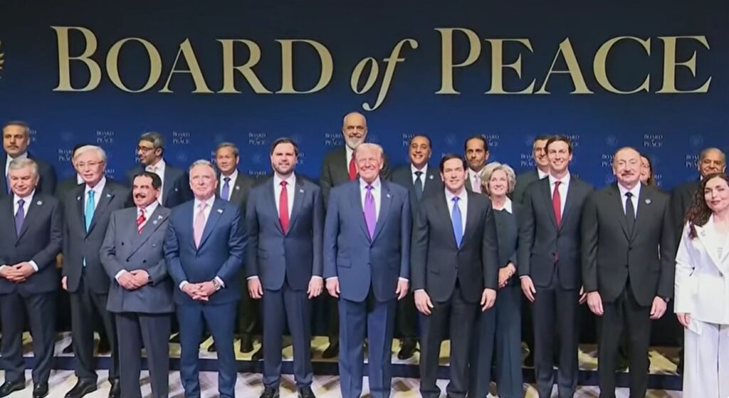 Al Board of Peace foto di gruppo con “Gloria” di Umberto Tozzi, Trump: “Abbiamo buona musica” Board of Peace