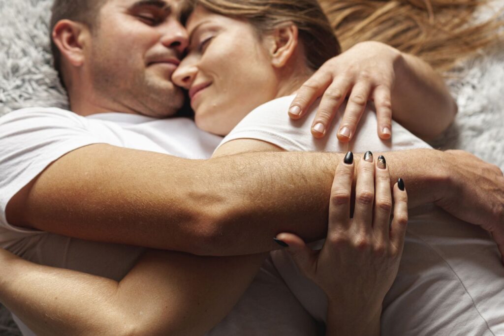 Quante volte è “normale” fare sesso? La risposta potrebbe sorprendervi Coppia in intimità