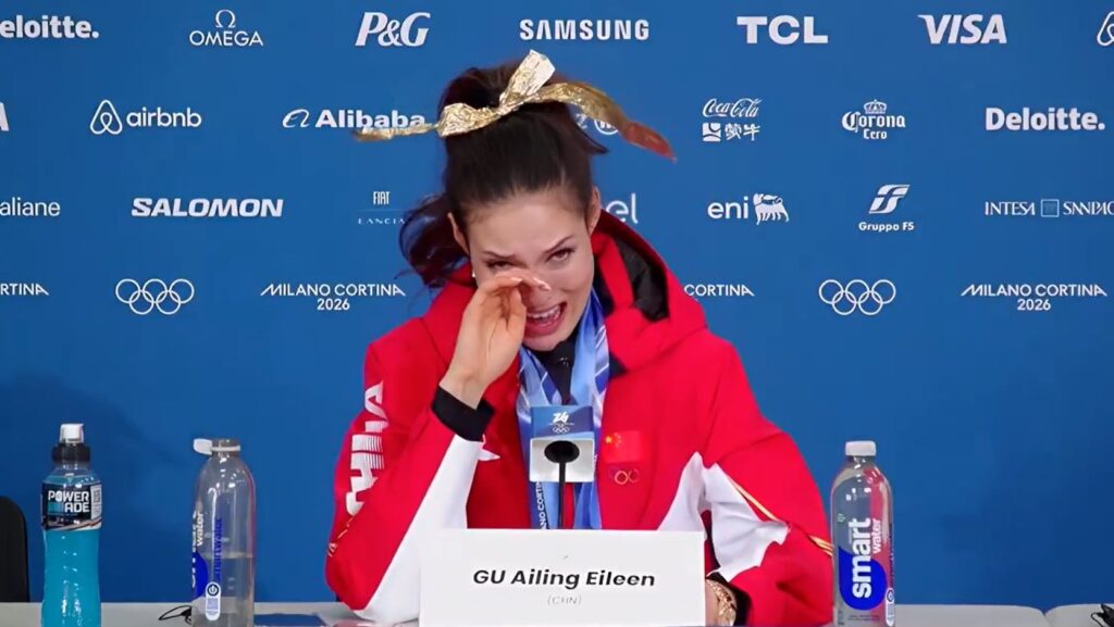 Eileen Gu in lacrime dopo l'oro