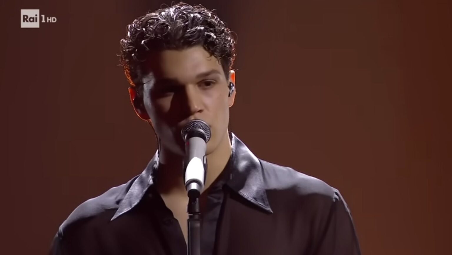 Chi è Nicolò Filippucci, la stella umbra che ha vinto le Nuove Proposte a Sanremo 2026 Nicolò Filippucci