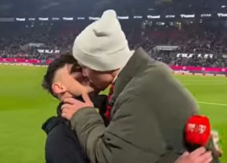 Pascal Kaiser bacia il suo compagno