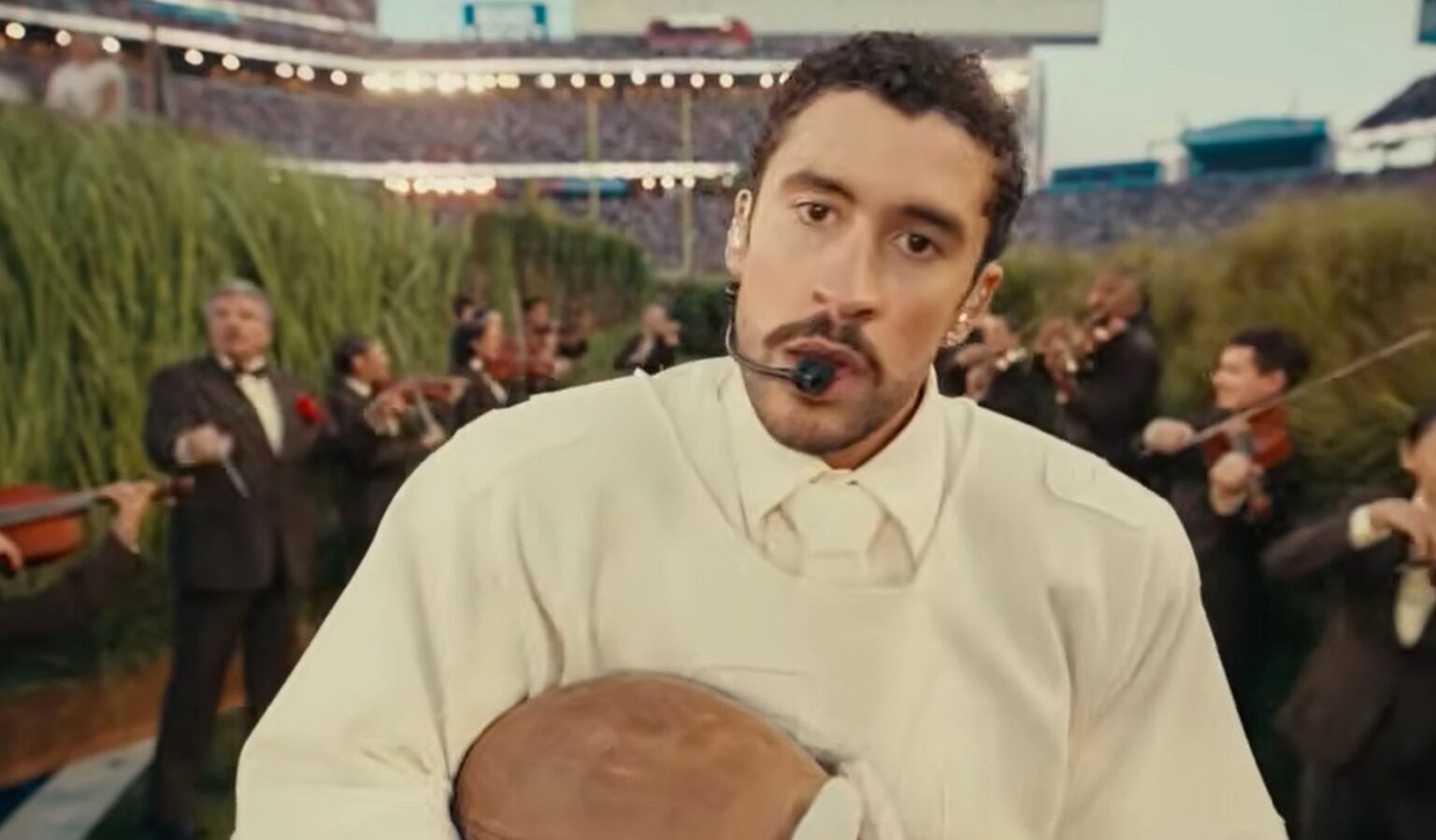 Primo piano di Bad Bunny al Super Bowl 2026