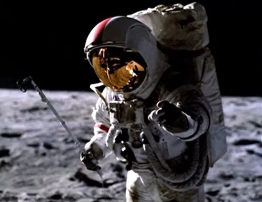 Shepard gioca a golf sulla Luna