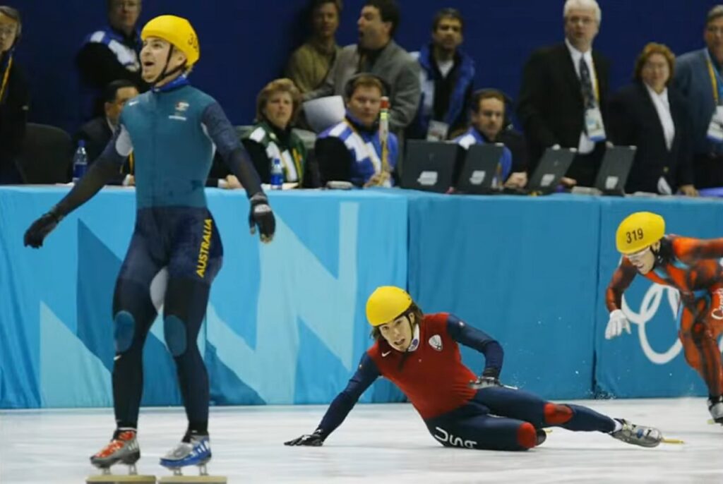 La straordinaria storia di Steven Bradbury, il pattinatore che vinse un oro olimpico “senza fare niente” Steven Bradbury vince la medaglia d'oro nello short track alle Olimpiadi Invernali di Salt Lake City del 2002