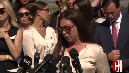 Caso Epstein, una delle vittime si racconta al Corriere: “Abusò di me quando avevo 16 anni. Aveva un ego troppo grande per suicidarsi, credo l’abbiano ucciso” Haley Robson, una delle tante vittime di Jeffrey Epstein