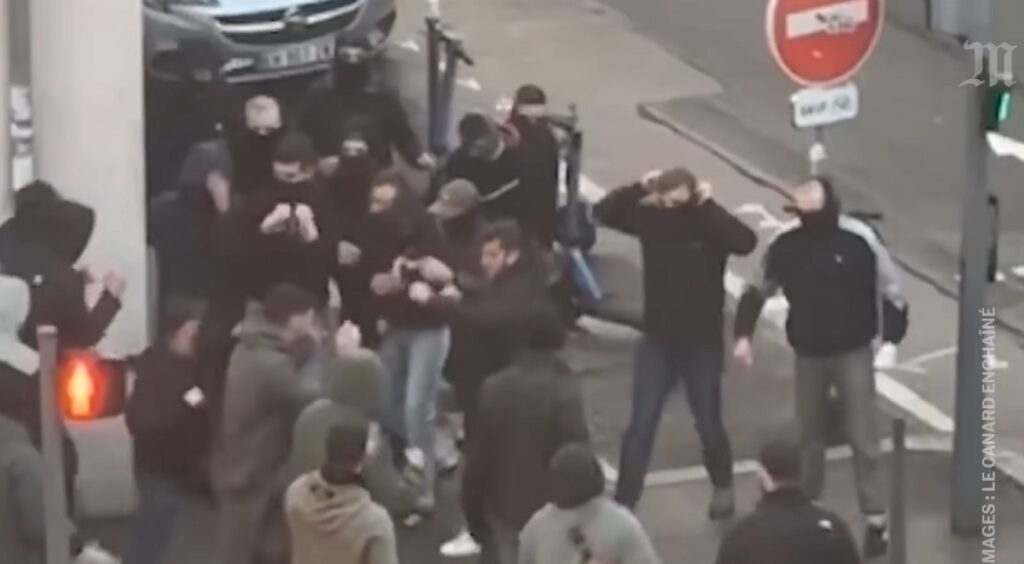 Un'immagine degli scontri avvenuti a Lione il 12 febbraio, in cui è rimasto ucciso Quentin Deranque