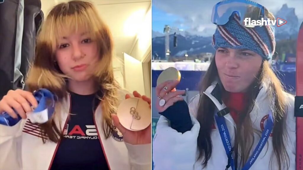 Le atlete americane Alysa Liu e Breezy Johnson mostrano le loro medaglie rotte