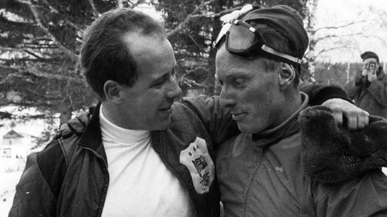Eugenio Monti si congratula con il bobbista britannico Tony Nash
