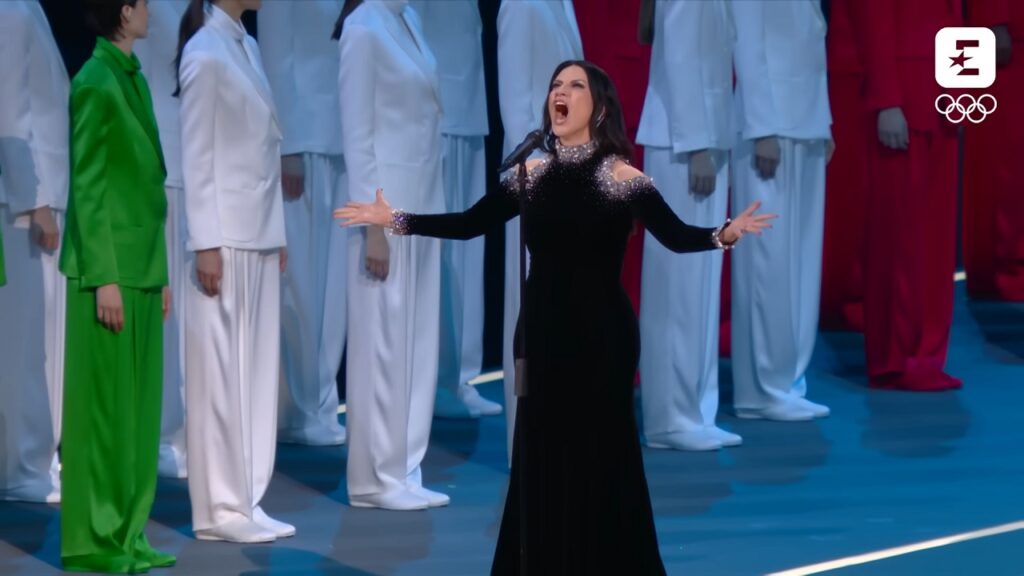 Olimpiadi 2026, Morgan demolisce l’inno di Mameli di Laura Pausini: “Sembrava una cosa Disney” Laura Pausini durante l'esecuzione dell'inno di Mameli alla Cerimonia di Apertura delle Olimpiadi Invernali di Milano-Cortina 2026