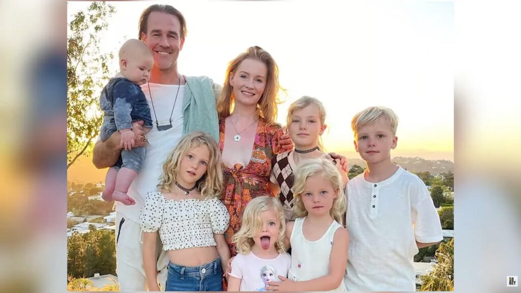 James Van Der Beek con la sua famiglia
