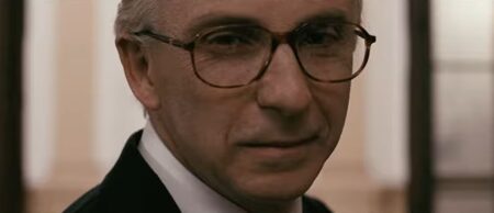 “Io non ballo così”: quando Pomicino mise in riga Sorrentino per La scena cult del film Il Divo Carlo Buccirosso è Paolo Cirino Pomicino in una scena del film Il divo