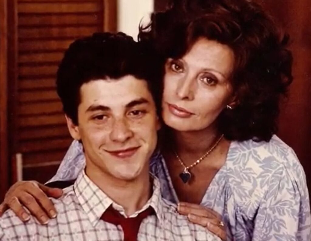 Morto Corey Parker, attore di Will & Grace, ha recitato anche con Sophia Loren; era figliastro di Patrick Dempsey Corey Parker con Sofia Loren