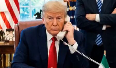 Finto Donald Trump che chiama