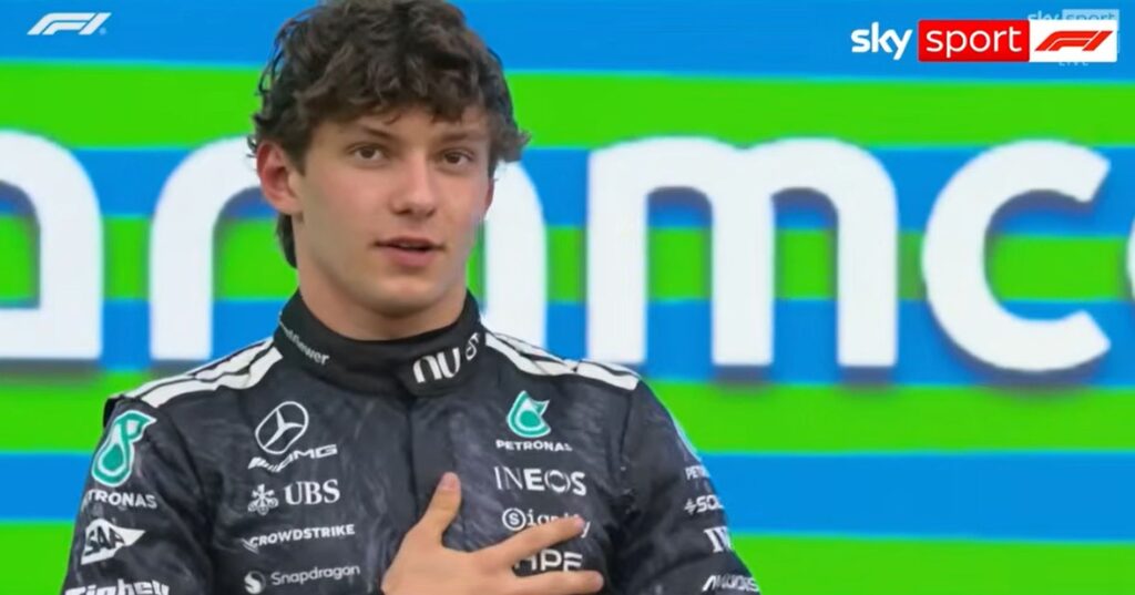 Kimi Antonelli trionfa in Giappone, ma festeggia “a secco”: troppo giovane per lo champagne Kimi Antonelli in Giappone