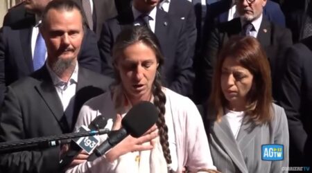 Dal bosco di Palmoli a Palazzo Giustiniani: La Russa riceve Catherine e Nathan (e lui indossa la giacca)