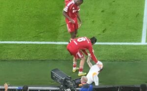 Noa Lang, infortunio horror ad Anfield: amputazione del pollice scongiurata, ma è giallo sui cartelloni Noa Land