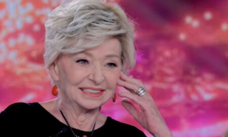 Una sorridente Enrica Bonaccorti