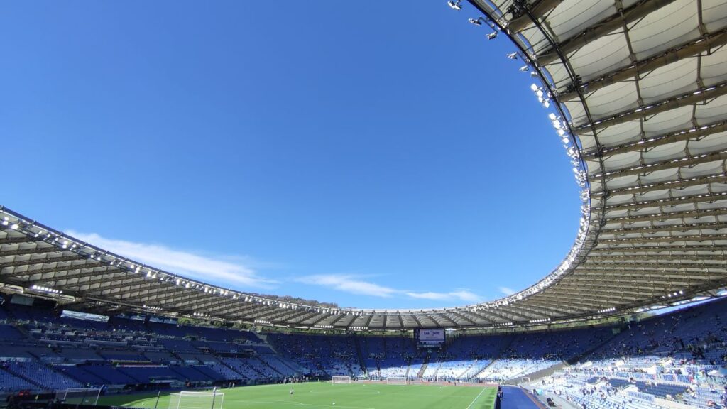 foto curva nord vuota