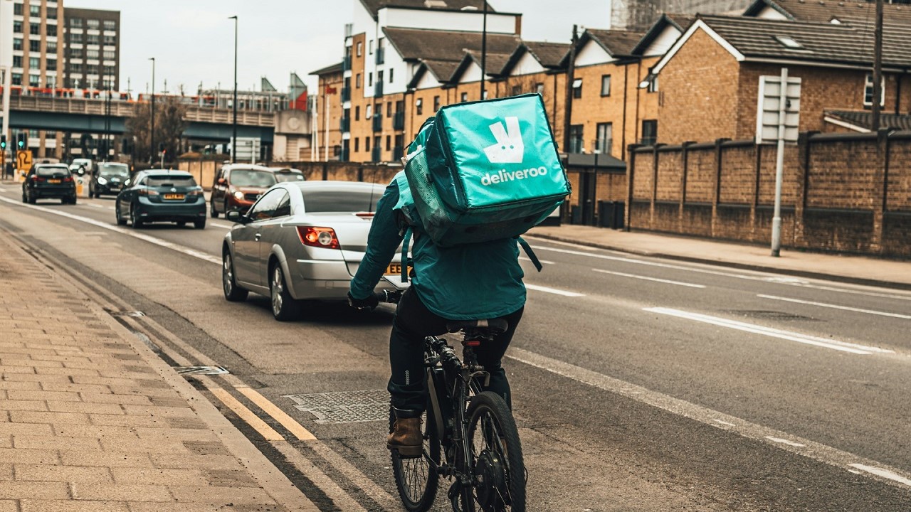 Un rider di Deliveroo