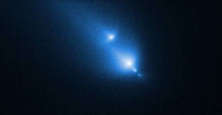 Mai visto nulla di simile, Hubble cattura (per caso) l’incredibile frammentazione di una cometa vicina al Sole la frammentazione della cometa catturata da Hubble