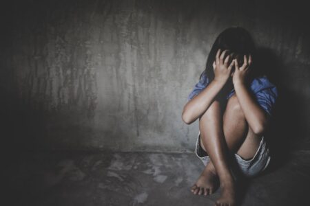 Un nuovo caso di famiglia nel bosco? Cosa sappiamo della comunità di Cefalù guidata da un santone ragazzina che si protegge