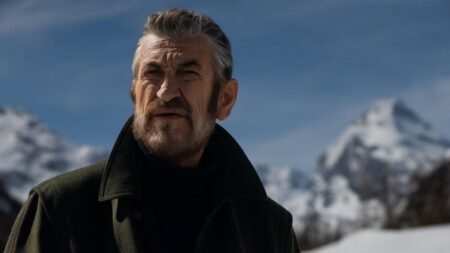 Marco Giallini nei panni di Rocco Schiavone