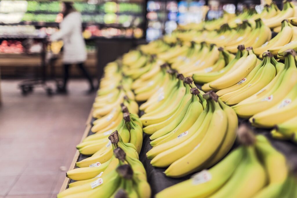 La sorpresa di Pasqua di un supermercato scozzese: prende per sbaglio 38.000 banane (e regala l’eccedenza) Banane esposte in un supermercato