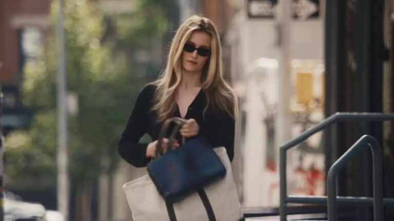 Sarah Pidgeon con la LL Bean sul set di Love Story