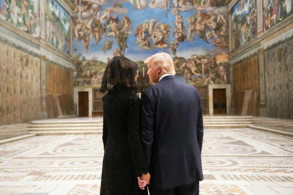Trump e Melania nella Cappella Sistina