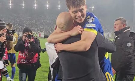 Bosnia-Italia, succede prima del fischio: l’applauso all’inno azzurro vale più di mille gol (e viene da lontano) giocatori Bosnia felici