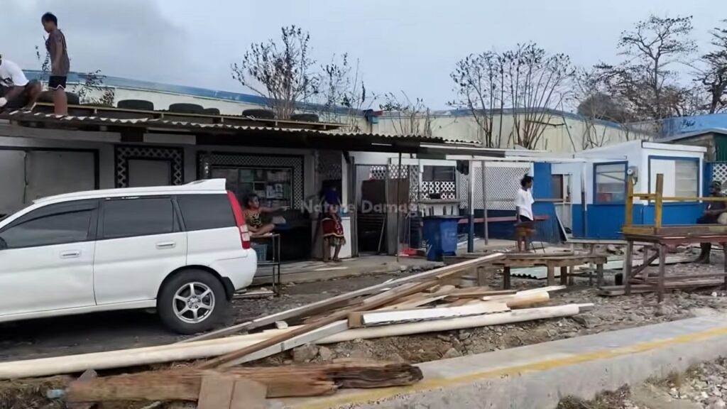 Caos a Guam dopo la prima mareggiata causata dal Super Tifone Sinlaku