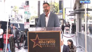 Noah Wyle, da ER a The Pitt: 30 anni dopo arriva la stella sulla Walk of Fame Noah Wyle durante il discorso di ringraziamento per la stella sulla Hollywood Hall of Fame
