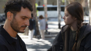 Una scena del film Qualcosa di Lilla