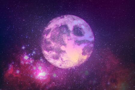 Rappresentazione artistica della luna rosa