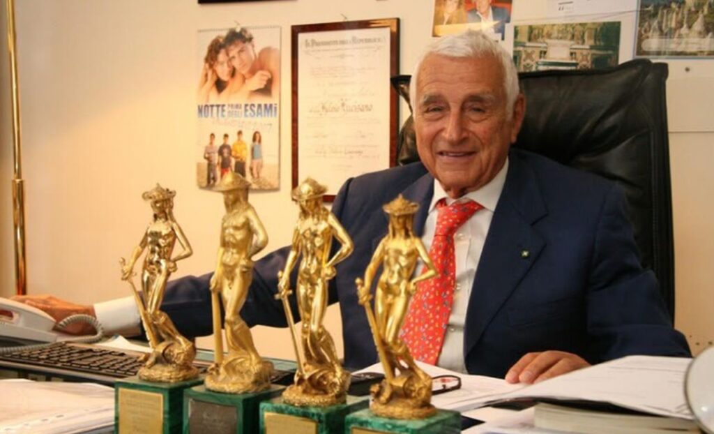 Da Troisi a Fantozzi, visse 70 anni di cinema italiano: addio a Fulvio Lucisano, Fulvio Lucisano nel suo studio di Roma